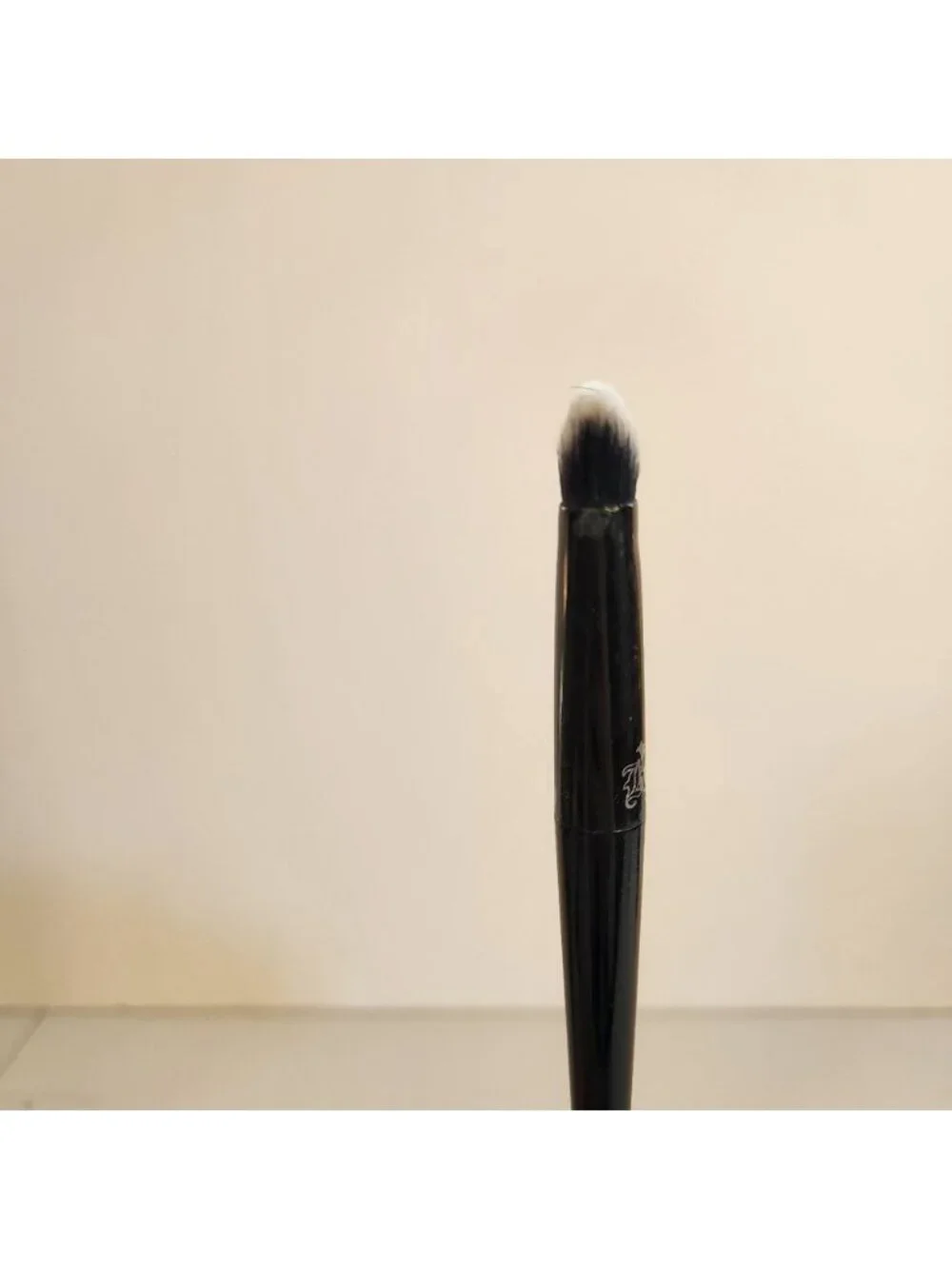 KAT VON D KVD Lock-It Edge Concealer Brush #40 Blending Makeup